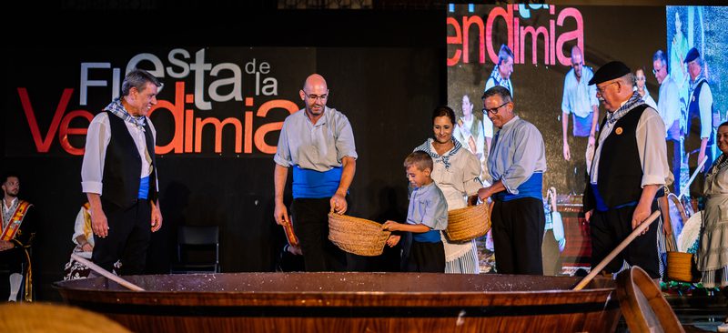 ofrenda de uvas y primer mosto