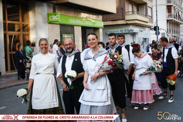 Ofrenda de flores al Cristo