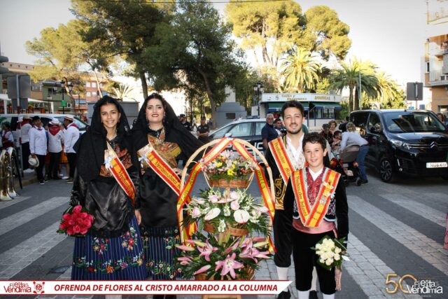 Ofrenda de flores al Cristo