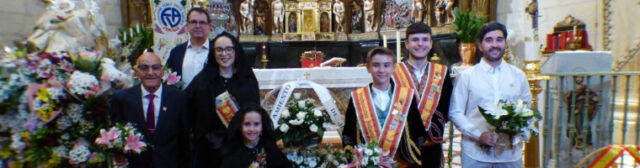 Gran participación de las peñas en la emotiva ofrenda de flores a la Virgen de la Asunción